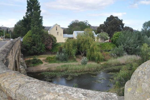 The Mill House Cottage - Accommodation Rockhampton 2