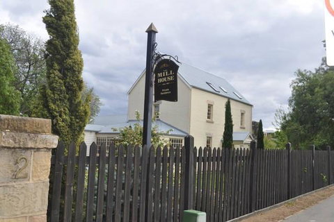 The Mill House Cottage - Accommodation Rockhampton 0