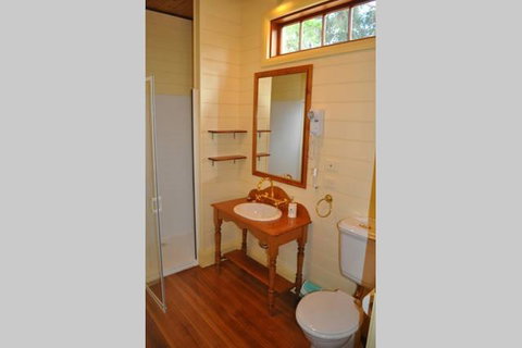 The Mill House Cottage - Accommodation Rockhampton 6