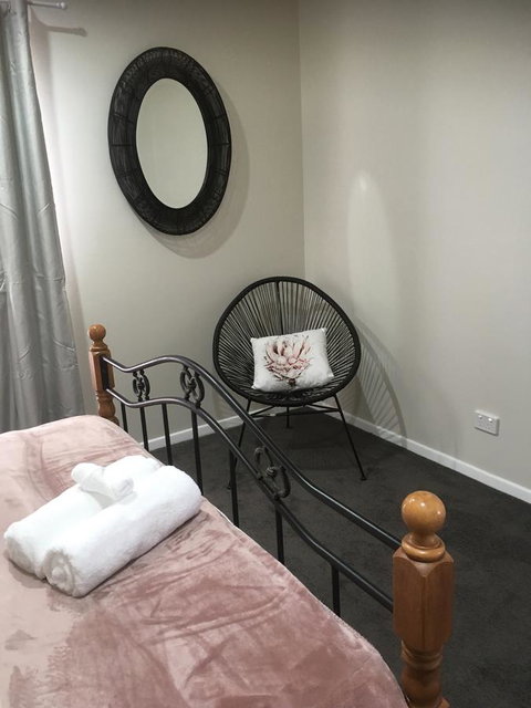 3ree- Spacious & Charming Apartment - Accommodation Rockhampton 5