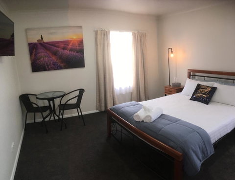 3ree- Spacious & Charming Apartment - Accommodation Rockhampton 0