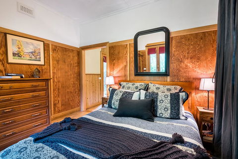 Avalon House - Accommodation Rockhampton 2
