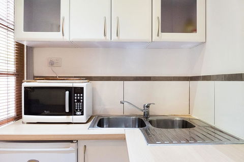 Avalon House - Accommodation Rockhampton 12