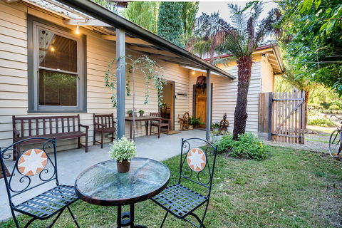 Avalon House - Accommodation Rockhampton 1