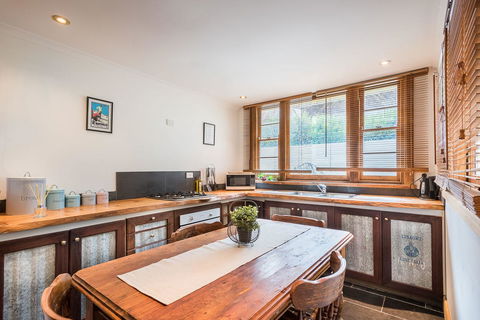 Avalon House - Accommodation Rockhampton 40