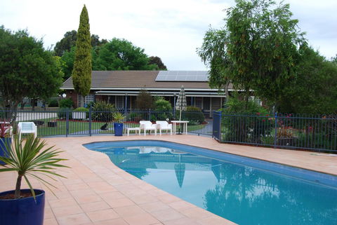 Greenvale Holiday Units - Accommodation Rockhampton 6