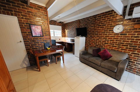 Greenvale Holiday Units - Accommodation Rockhampton 7