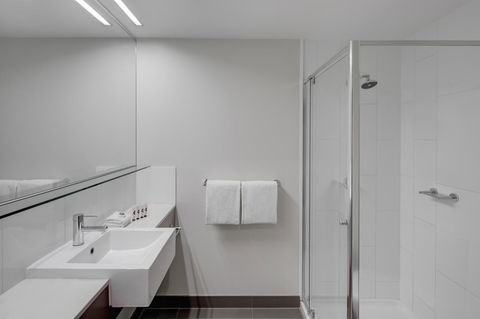 Travelodge Hotel Melbourne Docklands - Accommodation Rockhampton 6