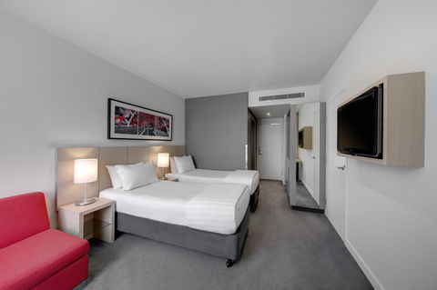 Travelodge Hotel Melbourne Docklands - Accommodation Rockhampton 1