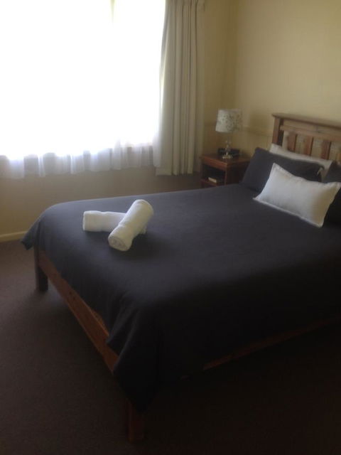 Viewhill Holiday Units - Accommodation Rockhampton 9