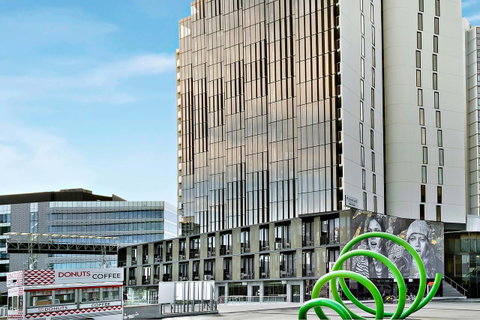Peppers Docklands - Accommodation Rockhampton 1
