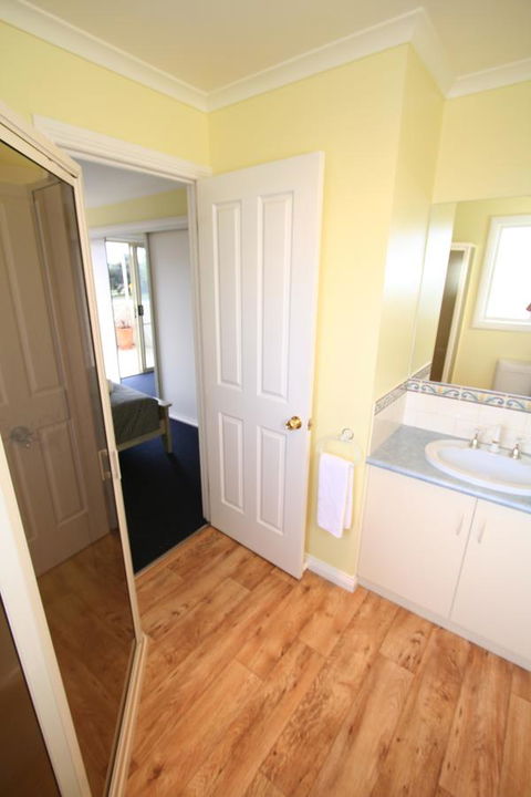Hamilton Townhouse Motel - Accommodation Rockhampton 2