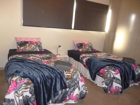 HogmortHomes Neale Street - Accommodation Rockhampton 4