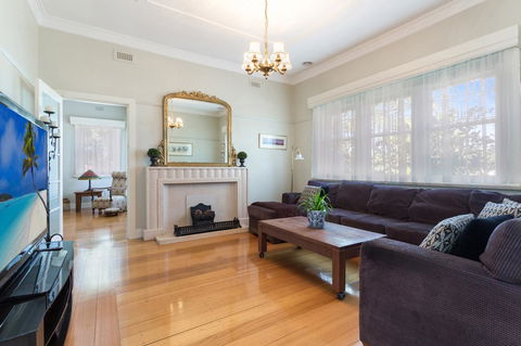 HogmortHomes Neale Street - Accommodation Rockhampton 1