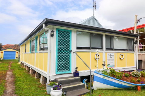 The Broken Oar - Accommodation Rockhampton 0
