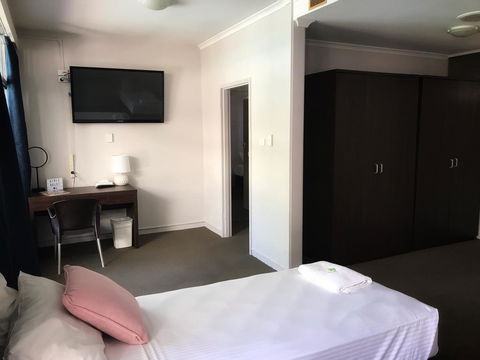 The Cavenagh - Accommodation Rockhampton 2