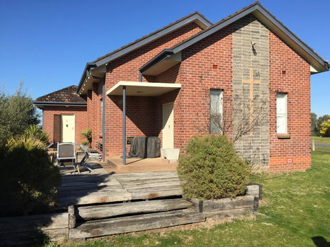The Church Retreat - Accommodation Rockhampton 0