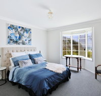 The Crescent - Pet Friendly - 1 Min to Beach - Accommodation Rockhampton