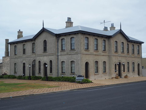 The Customs House B & B - Accommodation Rockhampton 0