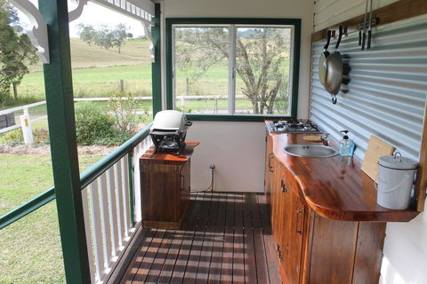 The Dollhouse Cottage - Accommodation Rockhampton 3