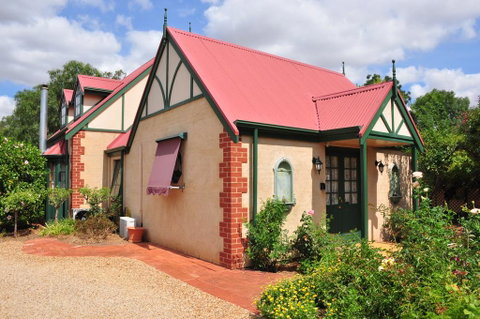 The Dove Cote - Accommodation Rockhampton 1
