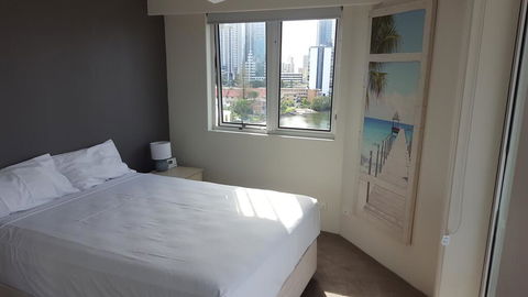 The Emerald Surfers Paradise - Accommodation Rockhampton 3
