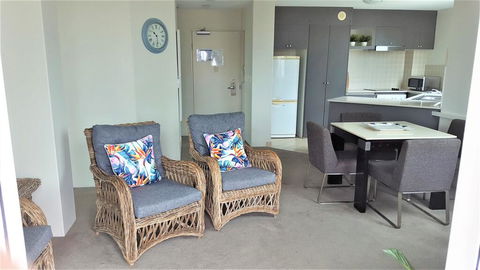 The Emerald Surfers Paradise - Accommodation Rockhampton 2