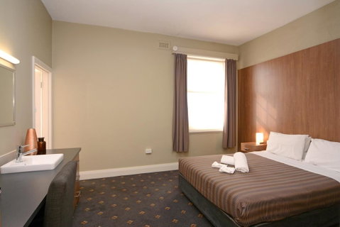 The Formby Hotel - Accommodation Rockhampton 0