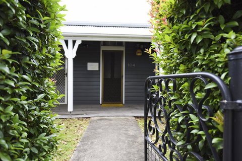 The Grey House - Accommodation Rockhampton 2