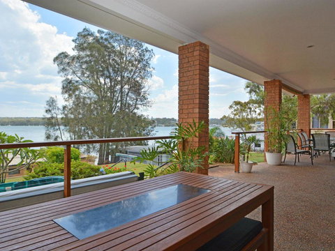 The House On The Lake @ Fishing Point, Lake Macquarie - Honestly Put The Line In And Catch Fish - Accommodation Rockhampton 0