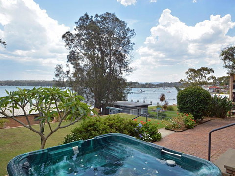 The House On The Lake @ Fishing Point, Lake Macquarie - Honestly Put The Line In And Catch Fish - Accommodation Rockhampton 1