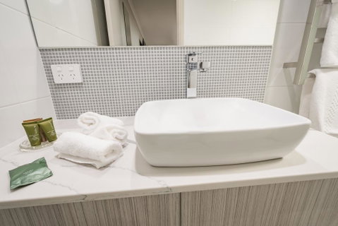 The Lighthouse Hotel - Accommodation Rockhampton 1