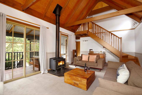 The Lodge - Accommodation Rockhampton 1