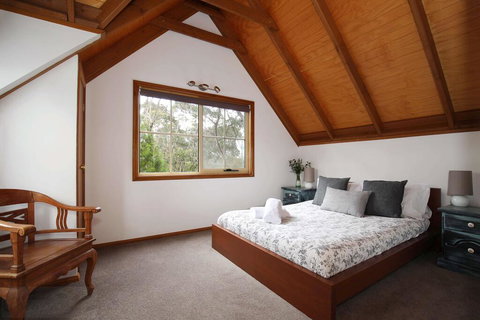 The Lodge - Accommodation Rockhampton 2