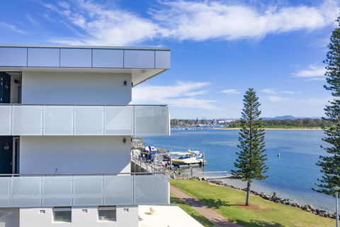 The Mid Pacific - Accommodation Rockhampton 0