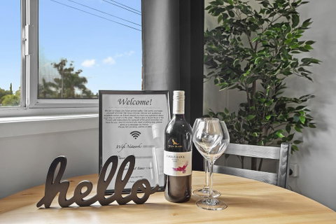 The Neo Stylish Central Apartment With Aircon Courtyard And Netflix - Accommodation Rockhampton 1