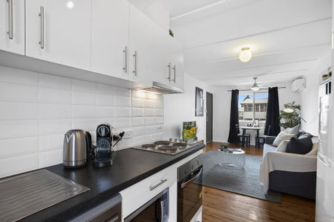 The Neo Stylish Central Apartment With Aircon Courtyard And Netflix - Accommodation Rockhampton 2