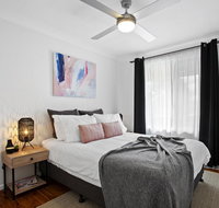 The Neo stylish central apartment with aircon courtyard and Netflix - Accommodation Rockhampton