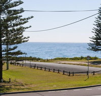 The Penguins Head - across from the beach - Accommodation Rockhampton