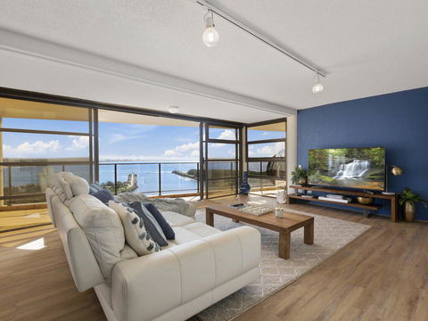 The Penthouse @ Point Cartwright - INSTANT HOTEL WINNER 2019 - Accommodation Rockhampton 1