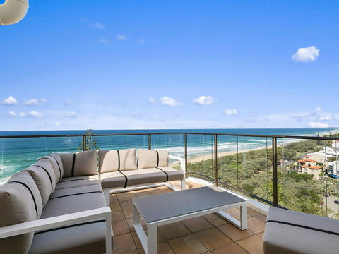 The Penthouse @ Point Cartwright - INSTANT HOTEL WINNER 2019 - Accommodation Rockhampton 3
