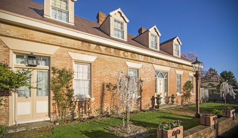 The Racecourse Inn - Accommodation Rockhampton 0