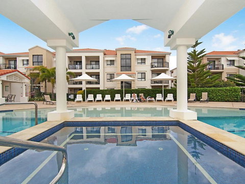 The Sands 2/20 Pacific Parade Opposite Beach Plus Air - Accommodation Rockhampton 0