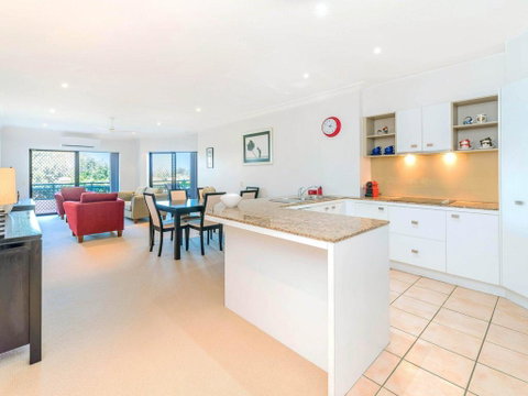 The Sands Unit 28 - Straight Across The Road From The Beach - Accommodation Rockhampton 2