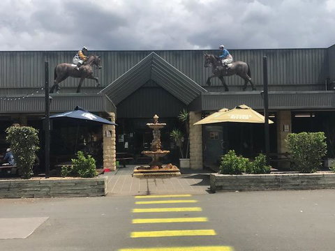 The Sportsman's Hotel - Accommodation Rockhampton 0