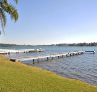 The Studio on the Lake  Fishing Point Lake Macquarie - honestly put the line in and catch fish - Accommodation Rockhampton