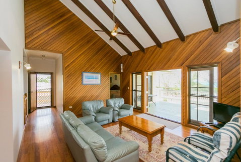 The Sun And The Sea In Hervey Bay - Accommodation Rockhampton 2
