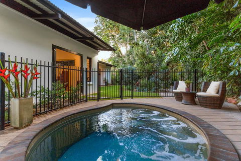 The Tropical Sanctuary - Accommodation Rockhampton 0