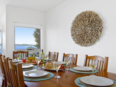 Tilbury Breeze - Ocean Views, Comfort And Style - Accommodation Rockhampton 2