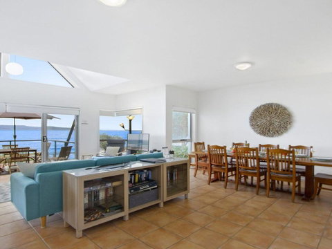 Tilbury Breeze - Ocean Views, Comfort And Style - Accommodation Rockhampton 3